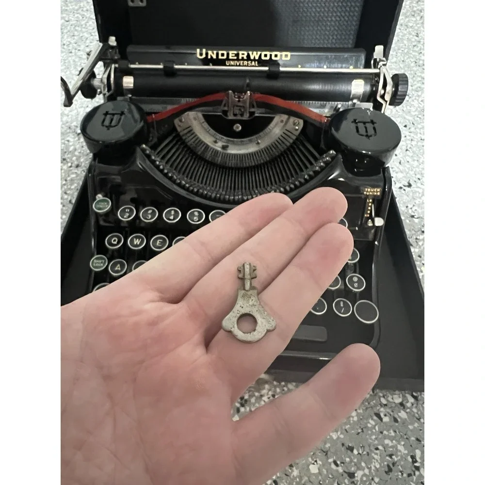 Vintage Underwood Universal Typewriter w Case Black Tested Works